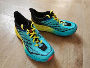 Hoka speedgoat 5 dames 2 keer gebruikt dus nieuw!  beschikbaar voor biedingen