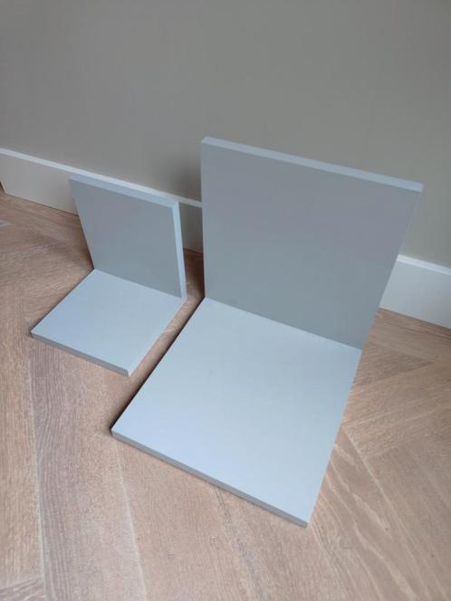 Hardhouten grijs geschilderde boekenplanken, Huis en Inrichting, Woonaccessoires | Wandplanken en Boekenplanken, Zo goed als nieuw