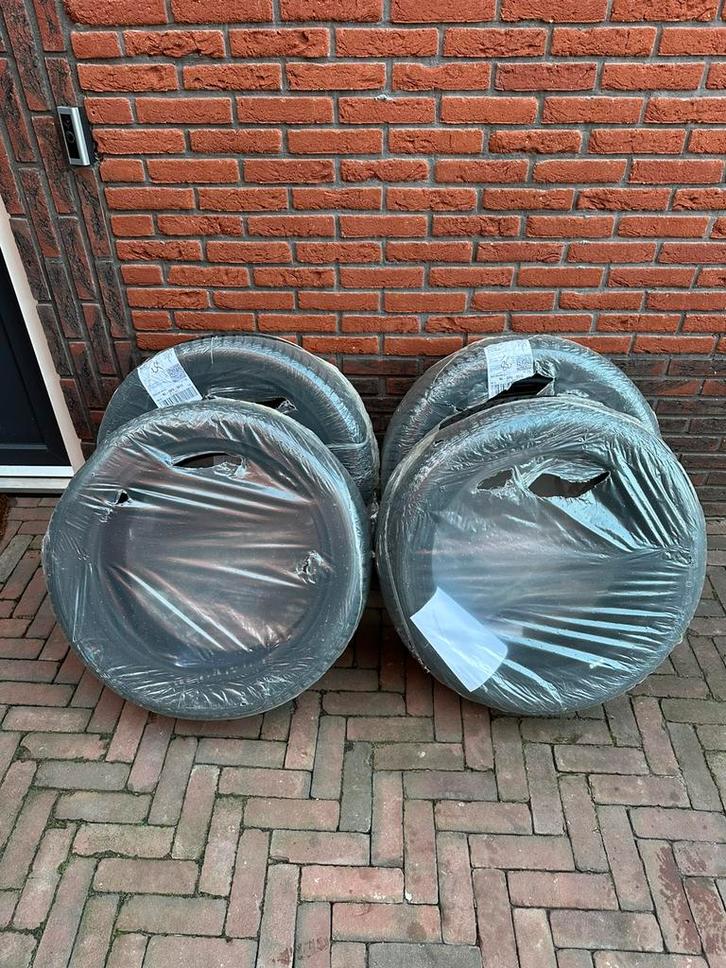 255 45 19, Nieuwe Hankook Winterbanden, Auto-onderdelen, Banden en Velgen, Band(en), Winterbanden, 19 inch, 255 mm, Nieuw, Ophalen