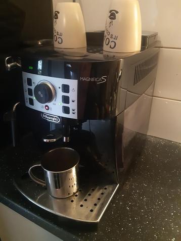 Delonghi Koffiemachine - heerlijke koffie Goed Onderhouden! beschikbaar voor biedingen