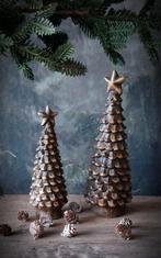 Kerstboom bruin met ster, 26 cm., Diversen, Kerst, Ophalen of Verzenden