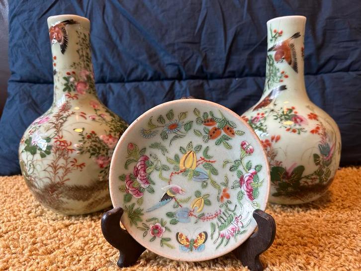 Chinese vazen en bordje met vogelmotief, Antiek en Kunst, Antiek | Vazen, Ophalen