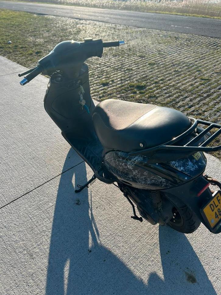 Piaggio zip 70cc zonder wok, Fietsen en Brommers, Scooters | Piaggio, Zo goed als nieuw, Zip, Tweetakt, Ophalen