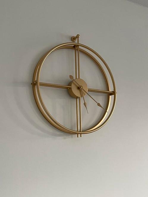 Round Gold Wall Clock 50 cm | Ronde Gouden Wandklok 50 cm, Huis en Inrichting, Woonaccessoires | Klokken, Ophalen