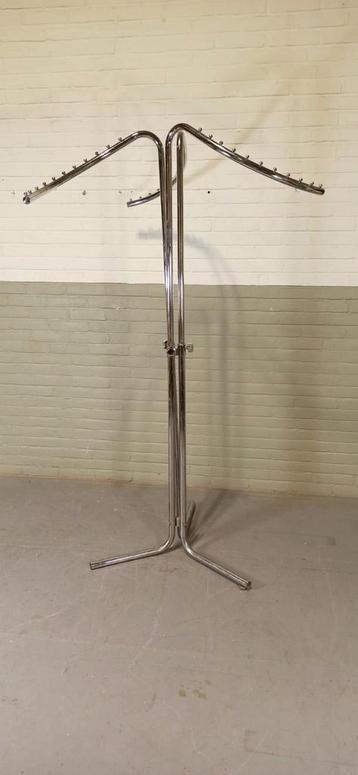 Vintage chromen kapstok beschikbaar voor biedingen