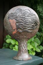 BEELD MET VROUWENPORTRET IN KERAMIEK, Antiek en Kunst, Ophalen