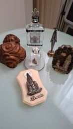 Wijwater bakje met fl.water en div.items uit lourdes €8.00, Antiek en Kunst, Antiek | Religie, Ophalen of Verzenden