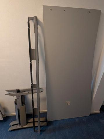 Stevig bureau, in hoogte verstelbaar, twee stuks