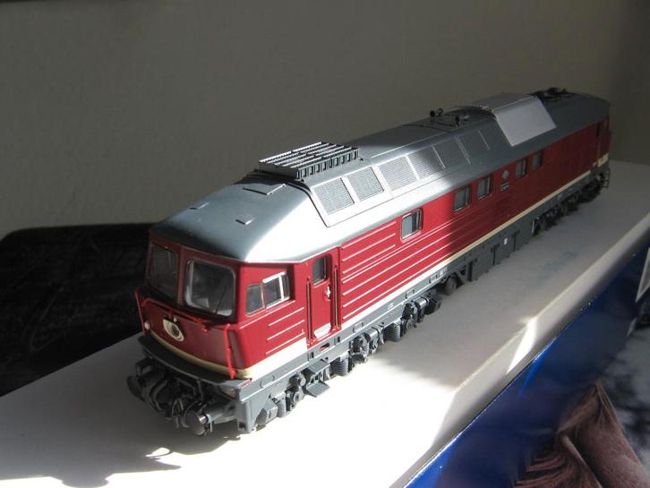 Roco H0. DR Br 132 087-8 bordeauxrood. 'Ludmilla'., Hobby en Vrije tijd, Modeltreinen | H0, Zo goed als nieuw, Locomotief, Gelijkstroom