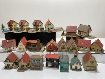 `Set van 21 middelgrote woningen/kerk voor H0-spoor beschikbaar voor biedingen