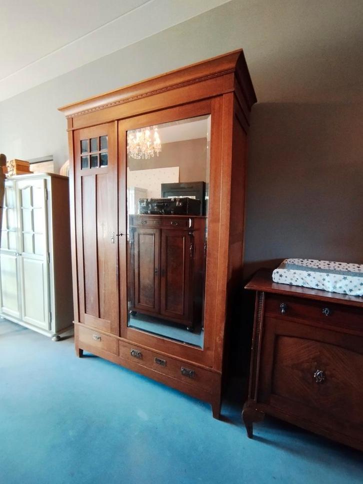 Vintage kledingkast / DEMONTABEL / massief eikenhout /antiek, Kinderen en Baby's, Kinderkamer | Commodes en Kasten, Zo goed als nieuw