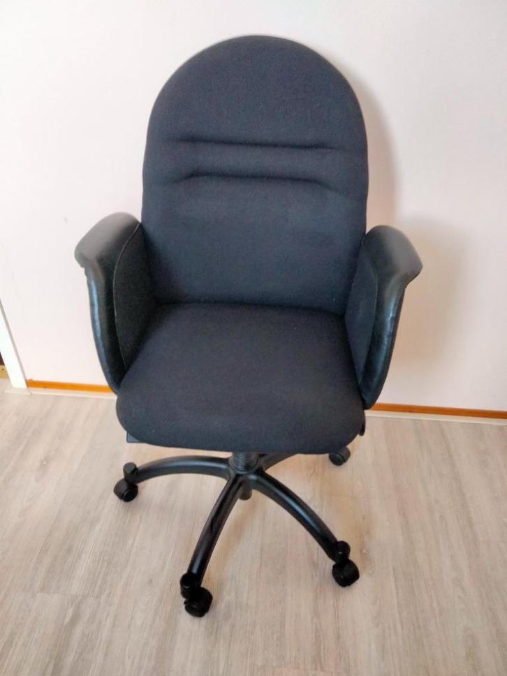 Ikea Bureau stoel, Huis en Inrichting, Bureaustoelen, Zo goed als nieuw, Bureaustoel, Zwart, Ergonomisch, Ophalen