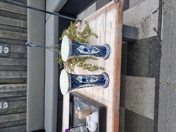 Delfts blauwe vazen en diverse bordjes  beschikbaar voor biedingen