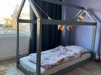 Leuk huisjesbed, Kinderen en Baby's, Kinderkamer | Bedden, Ophalen, 85 tot 100 cm, Gebruikt, Matras