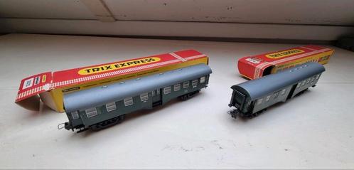 Trix Express 2 personenwagons met verlichting, Hobby en Vrije tijd, Modeltreinen | H0, Gebruikt, Wagon, Gelijkstroom, Trix, Ophalen of Verzenden