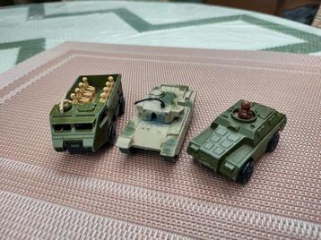 3 oude speelgoed legervoertuigen. Matchbox en Wheeler 1973 beschikbaar voor biedingen