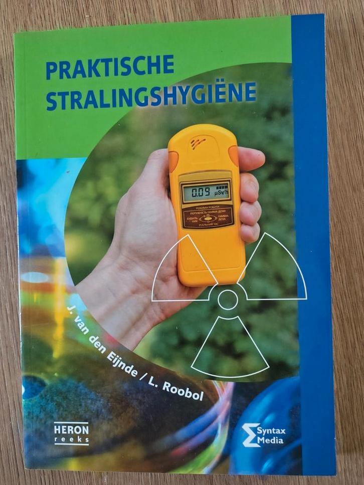 Praktische stralingshygiene - J van den Eijnde / L Roobol, Boeken, Studieboeken en Cursussen, Zo goed als nieuw, HBO, Ophalen of Verzenden