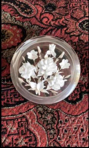 Lucite sierradendoosje beschikbaar voor biedingen