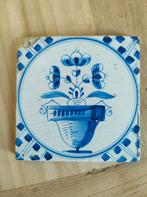 Antieke tegel de duif, bloempot in cirkel, Delfts blauw, Ophalen of Verzenden