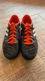 Adidas voetbalschoen maat 34, Ophalen of Verzenden, Zo goed als nieuw