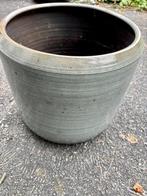 Gave grote plantenpot van Menno Kroon, Tuin en Terras, Bloempotten, Rond, Zo goed als nieuw, Aardewerk, 40 tot 70 cm