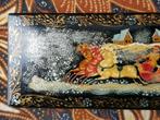 Mooi antiek doosje uit Rusland van hout en lak 15,8 cm.