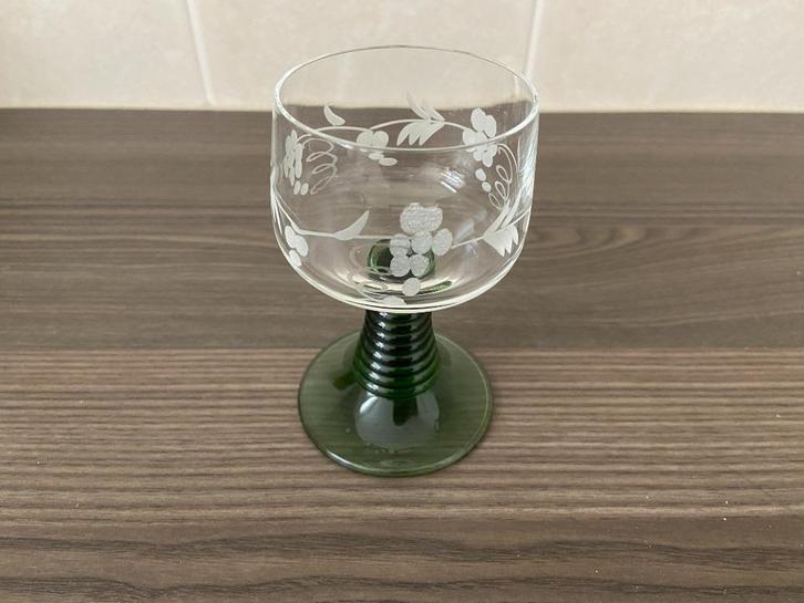 Mooi likeurglas groene voet, Verzamelen, Glas en Borrelglaasjes, Zo goed als nieuw, Overige typen, Ophalen of Verzenden
