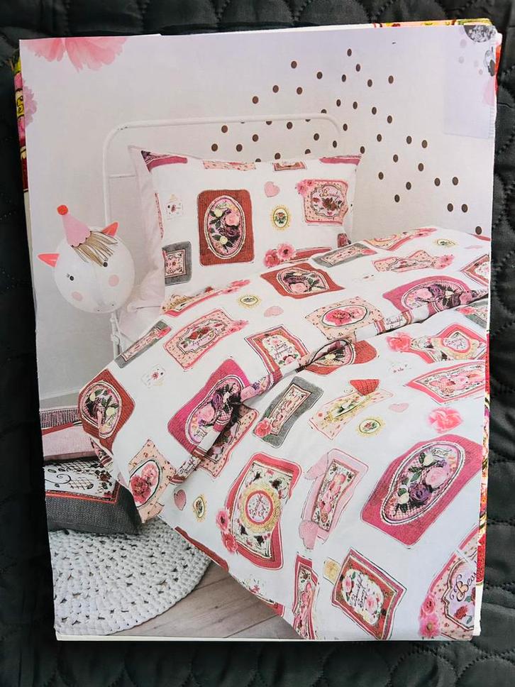 Nieuw Dekbedovertrek 140 x 200 cm + 60 x 70 cm Cute Soaps, Huis en Inrichting, Slaapkamer | Beddengoed, Nieuw, Dekbedovertrek