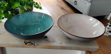2x diepe borden Elin:  1x azuur/blauw en 1x bruin/beige beschikbaar voor biedingen