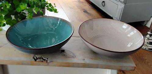 2x diepe borden Elin:  1x azuur/blauw en 1x bruin/beige, Huis en Inrichting, Keuken | Servies, Gebruikt, Bord(en), Overige stijlen