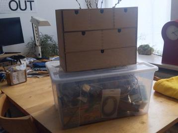 Dozen vol elektronica plezier beschikbaar voor biedingen