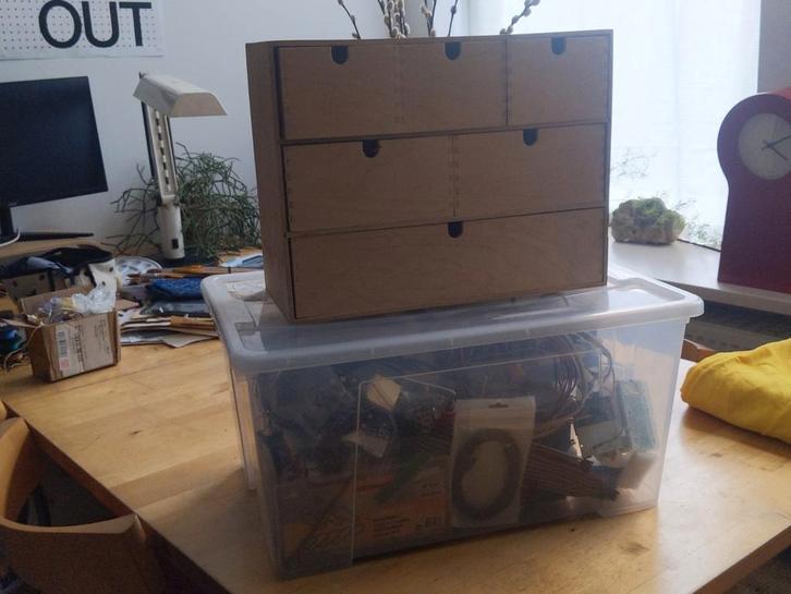 Dozen vol elektronica plezier, Hobby en Vrije tijd, Elektronica-componenten, Gebruikt, Ophalen