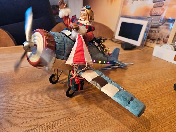 Vliegende Kerstman in Vliegtuig - Decoratie, Diversen, Kerst, Zo goed als nieuw, Ophalen