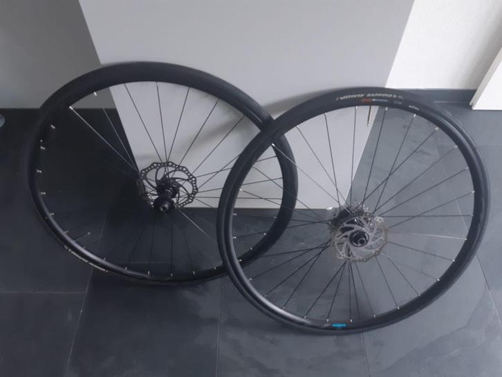 Shimano rs171 wielset met casette, banden en remschijven, Fietsen en Brommers, Fietsonderdelen, Racefiets, Wiel, Ophalen