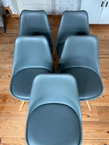 5 leuke kuip eetkamerstoelen beschikbaar voor biedingen