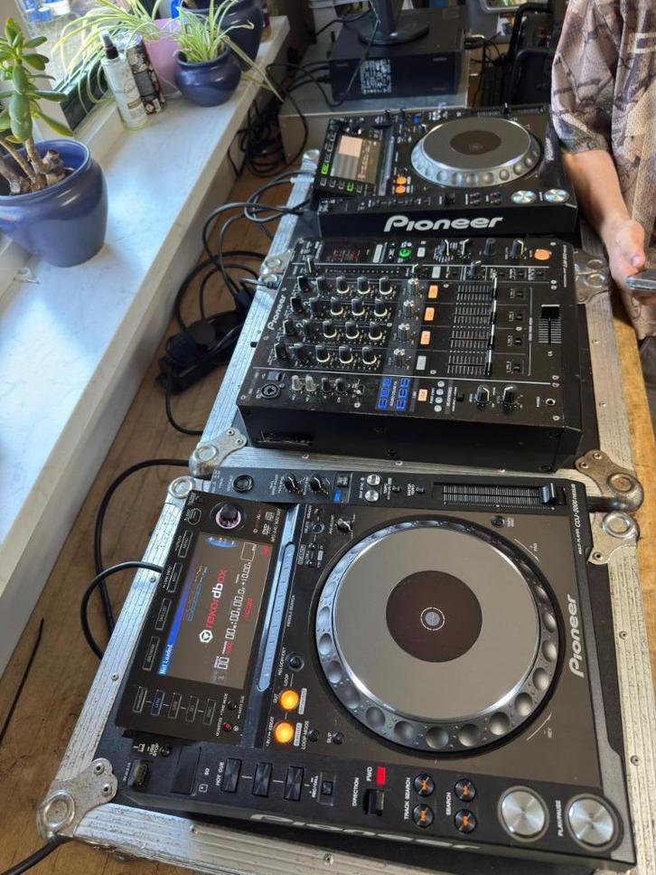 2x Pioneer CDJ-2000 Nexus + 1x DJM-900 in Flightcase, Muziek en Instrumenten, Dj-sets en Draaitafels, Zo goed als nieuw, Dj-set