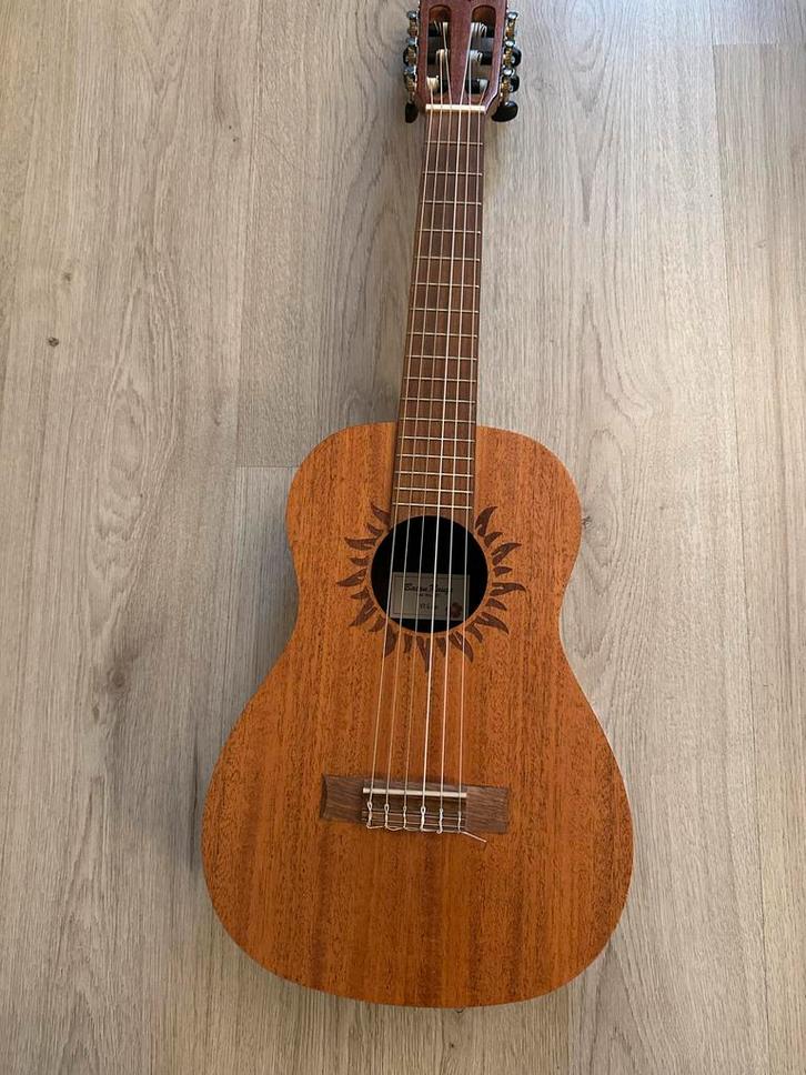 Baton Rouge V2-G Guitarlele + Tas + Strap, Muziek en Instrumenten, Snaarinstrumenten | Overige, Zo goed als nieuw, Ukelele, Ophalen