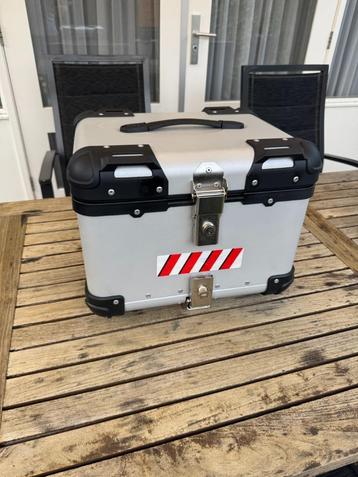 Topkoffer universeel beschikbaar voor biedingen