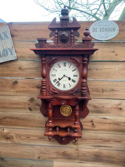 Vintage houten wandklok met Beacon uurwerk mechanisme, Huis en Inrichting, Woonaccessoires | Klokken, Gebruikt, Wandklok, Analoog