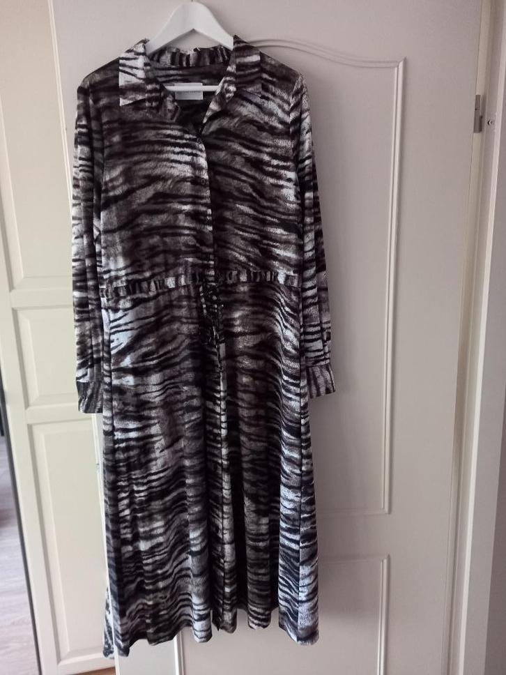 Jurk van Jane Lushka maat XXL, Kleding | Dames, Jurken, Nieuw, Maat 46/48 (XL) of groter, Zwart, Onder de knie, Ophalen of Verzenden