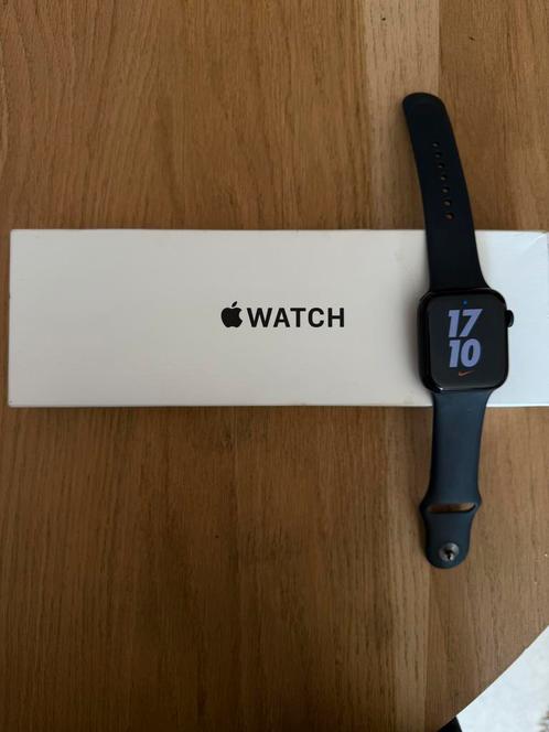 Apple Watch SE 40mm, Sieraden, Tassen en Uiterlijk, Smartwatches, Zo goed als nieuw, iOS, Zwart, Afstand, Calorieverbanding, Conditie