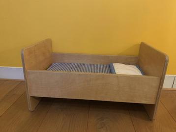 Poppenbed beschikbaar voor biedingen