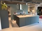 Showroom keuken 	Easytouch mineraalgroen ultramat, Ophalen, Dubbelwandige keuken, Zo goed als nieuw, Postfach 1255