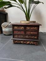 Oosters houtsnijwerk ladekastje indonesie oude kast snijwerk, Huis en Inrichting, Kasten | Ladekasten, Gebruikt, Indisch Bali Indonesie