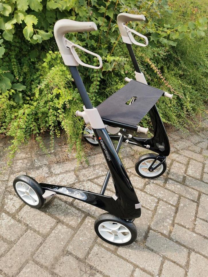 ByAcre Ultra Light Standaard rollator carbon 4,8 kilo, Diversen, Rollators, Zo goed als nieuw, Lichtgewicht, Opvouwbaar, Ophalen of Verzenden