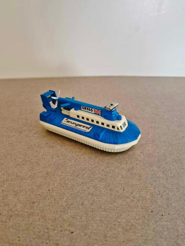 Matchbox Hovercraft 1974,11 cm,rotor draait,wieltjes,izgst!, Hobby en Vrije tijd, Modelauto's | Overige schalen, Zo goed als nieuw