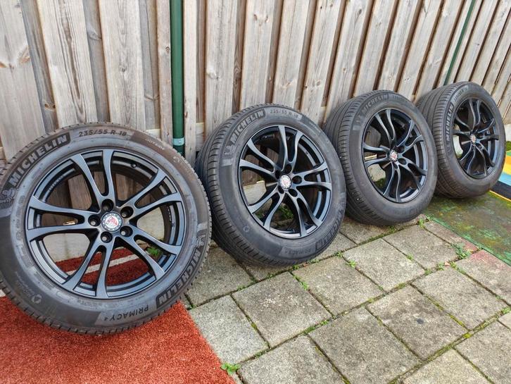 4 Zwarte Sportvelgen met heel goede banden., Auto-onderdelen, Banden en Velgen, Band(en), Zomerbanden, 18 inch, 255 mm, Terreinwagen
