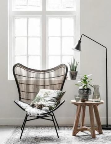 Rotan Fauteuil met Metalen Poten beschikbaar voor biedingen