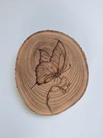 Vlinder op boomplak.
Met haakje om op de handen aan muur., Ophalen of Verzenden