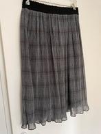 Zwarte rok met ruiten van Zara maat S, Kleding | Dames, Ophalen of Verzenden, Zo goed als nieuw, Onder de knie, Zara
